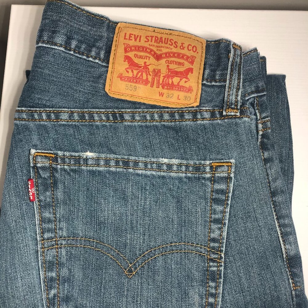Men's Levi's Strauss Original Rivited 559 Style 32 x 30